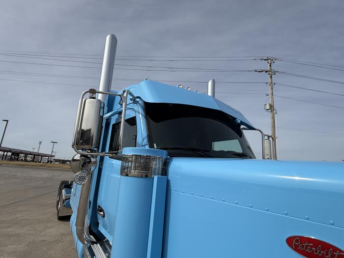 2027 Peterbilt 589-23
