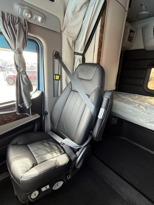 2027 Peterbilt 589-33