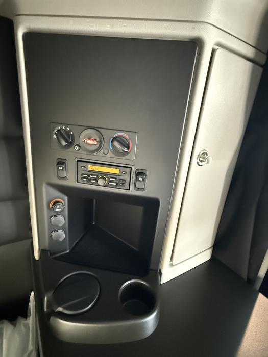 2027 Peterbilt 589-39