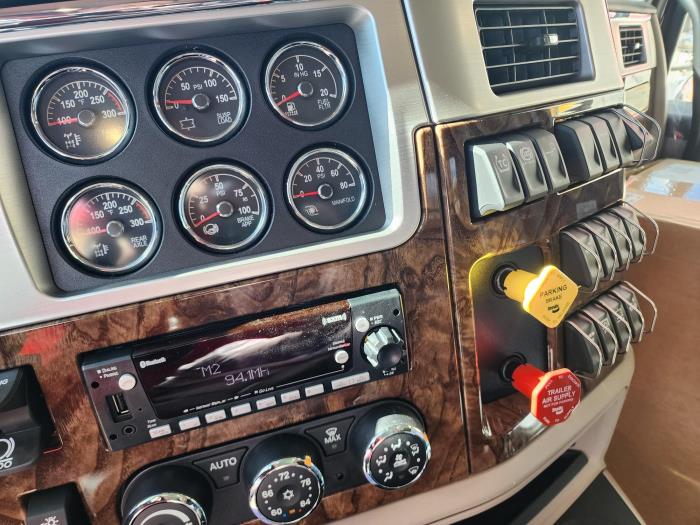 2027 Peterbilt 589-14