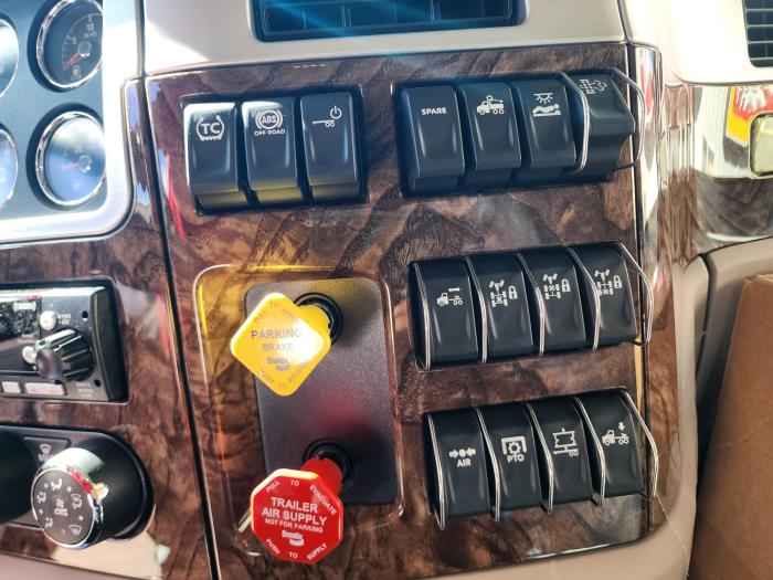 2027 Peterbilt 589-15