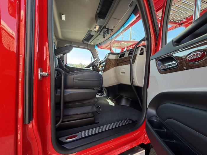 2025 Peterbilt 589-22