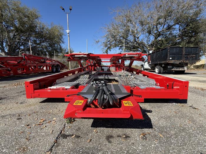 2025 Peterbilt 589-13