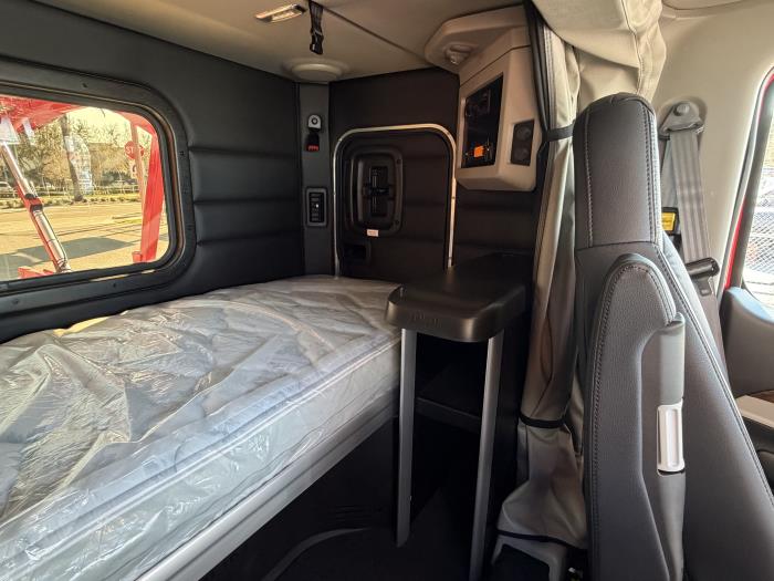 2025 Peterbilt 589-23