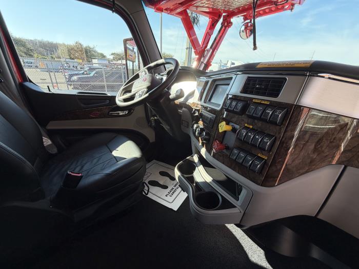 2025 Peterbilt 589-24