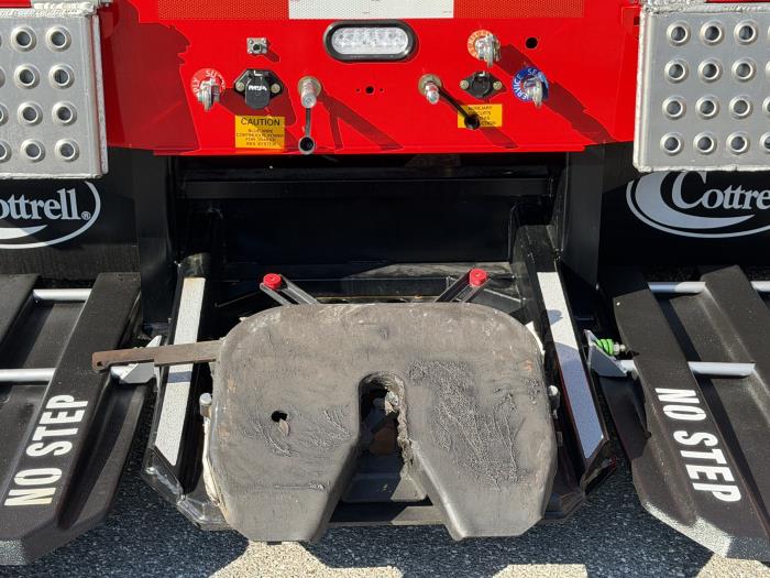 2025 Peterbilt 589-8