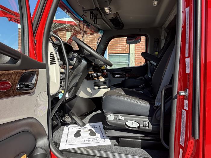 2025 Peterbilt 589-21