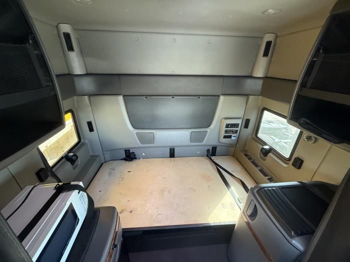 2021 International LT625-4