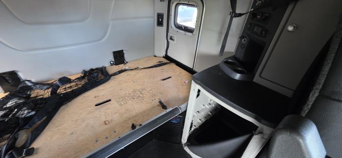 2023 Peterbilt 579-13