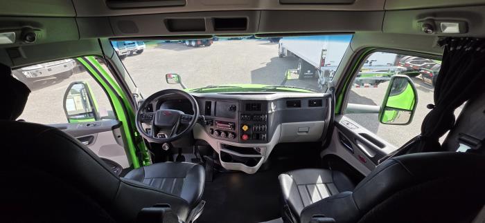 2023 Peterbilt 579-16