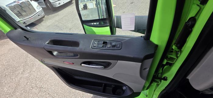 2023 Peterbilt 579-21