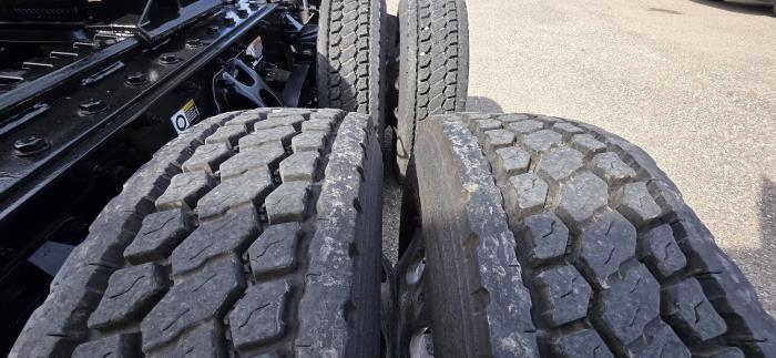 2023 Peterbilt 579-27