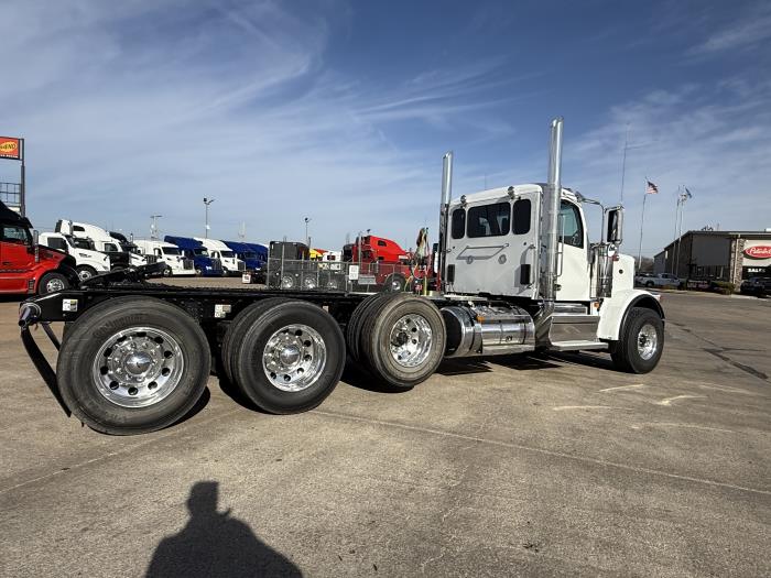 2027 Peterbilt 589-18