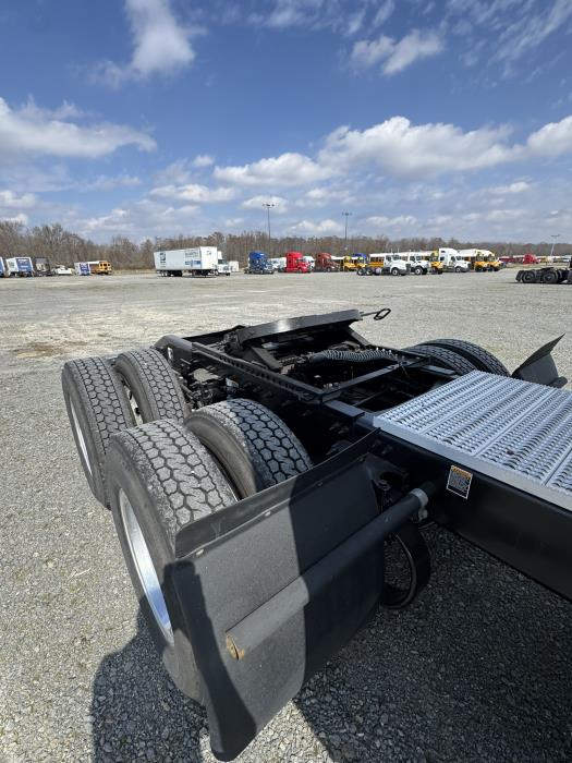 2022 Peterbilt 579-8