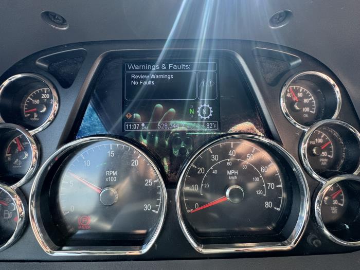 2022 Peterbilt 579-18