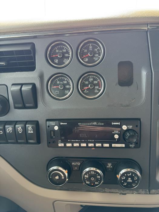 2022 Peterbilt 579-19