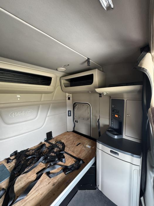 2022 Peterbilt 579-24