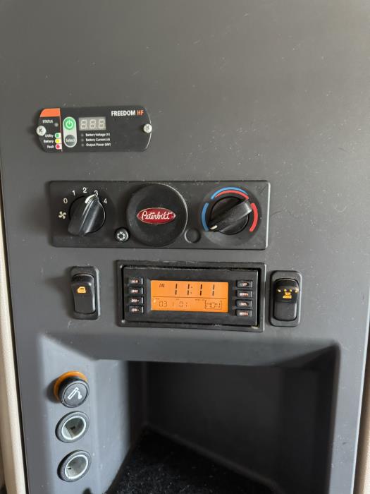 2022 Peterbilt 579-25