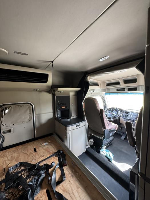 2022 Peterbilt 579-27