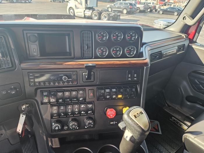 2024 International HX520-14