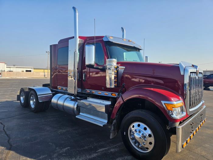 2024 International HX520-8
