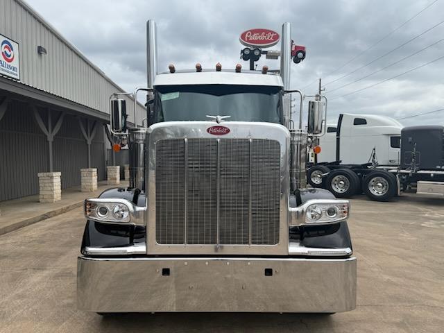 2027 Peterbilt 589-2