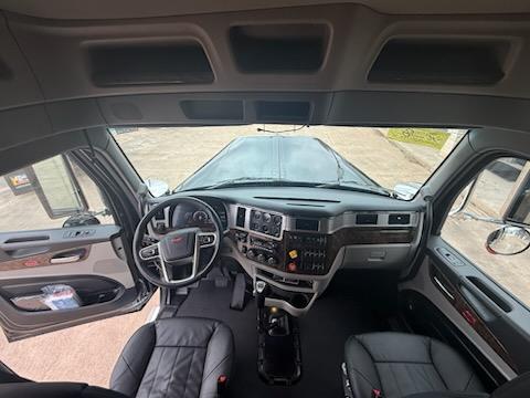 2027 Peterbilt 589-5