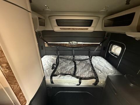 2027 Peterbilt 589-9