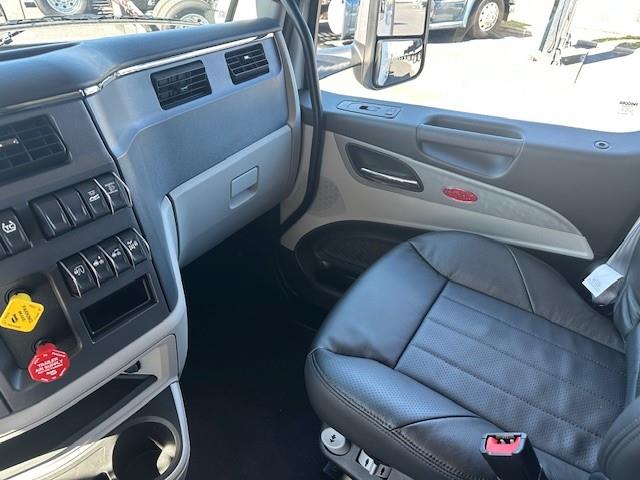 2027 Peterbilt 579-15