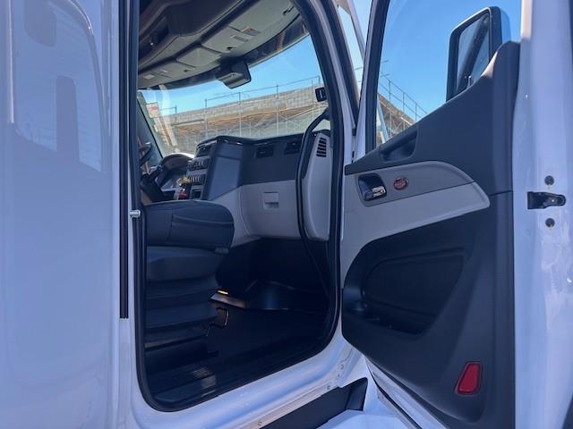 2027 Peterbilt 579-29