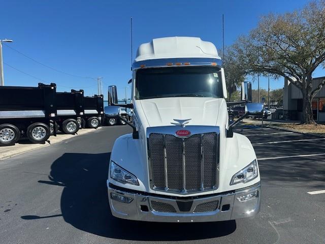 2027 Peterbilt 579-8