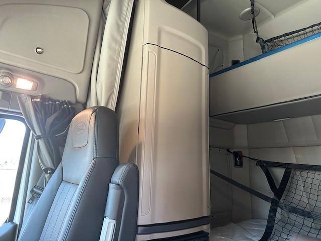 2027 Peterbilt 579-18