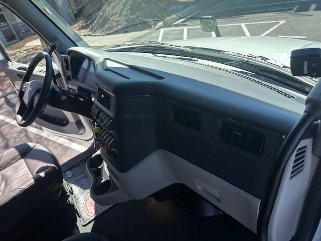 2027 Peterbilt 579-32