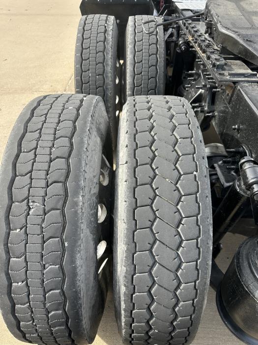 2019 Freightliner Cascadia-14