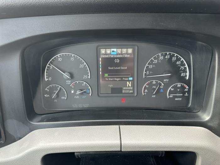 2019 Freightliner Cascadia-19