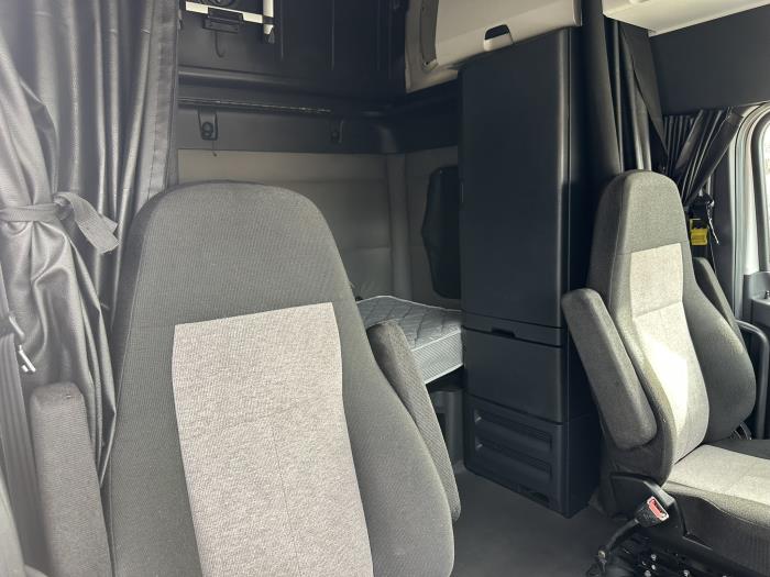 2019 Freightliner Cascadia-9