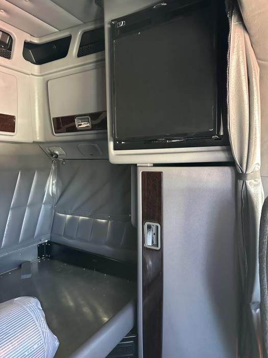 2024 Peterbilt 389-7