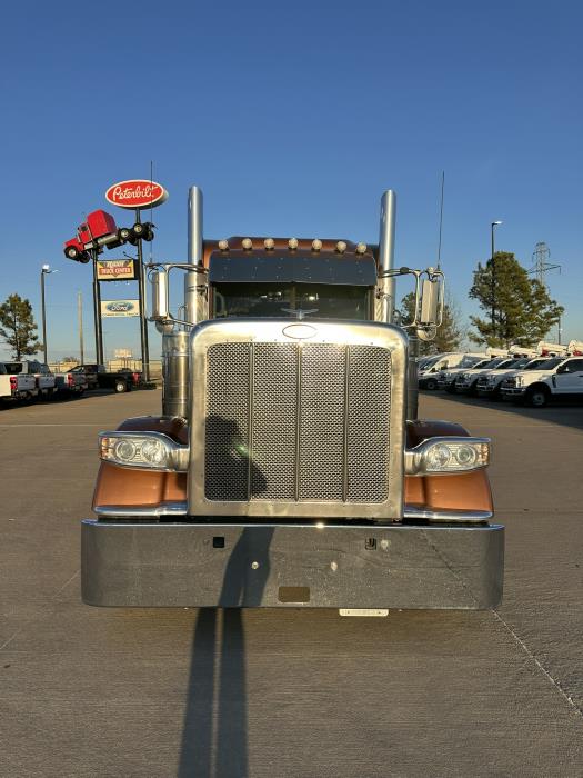 2024 Peterbilt 389-3