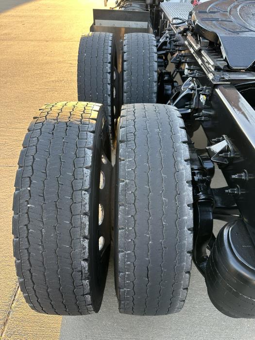 2024 Peterbilt 389-15