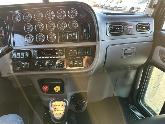 2024 Peterbilt 389-7