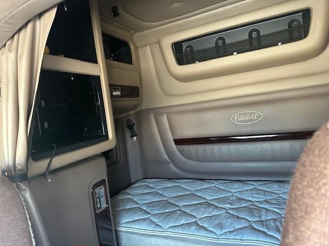 2018 Peterbilt 389-7