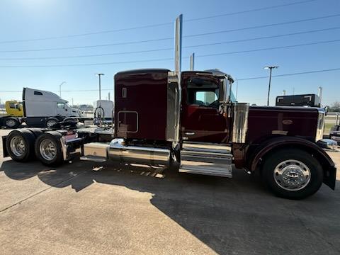 2027 Peterbilt 589-3