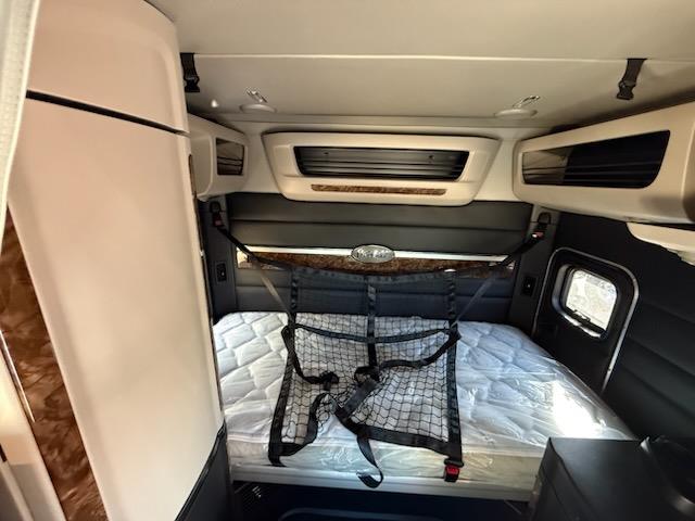 2027 Peterbilt 589-6