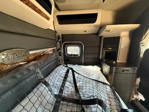 2027 Peterbilt 589-8