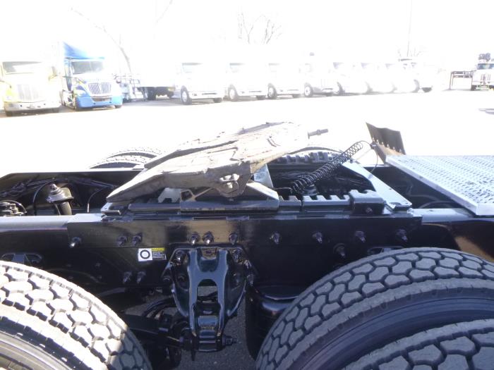 2020 Peterbilt 389-8