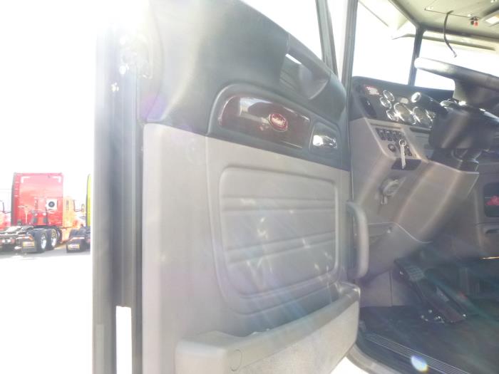 2020 Peterbilt 389-15