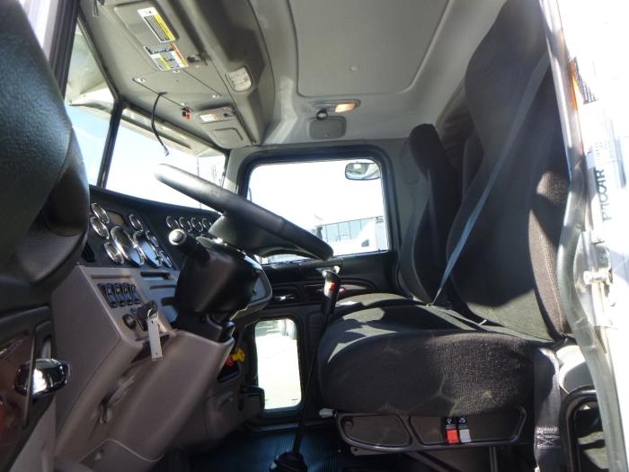 2020 Peterbilt 389-16