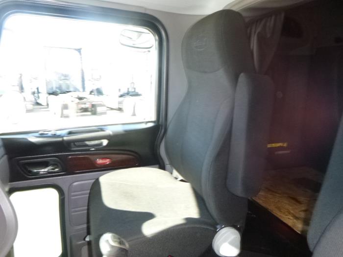 2020 Peterbilt 389-17