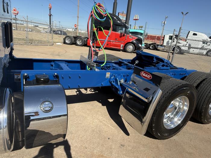 2027 Peterbilt 589-8