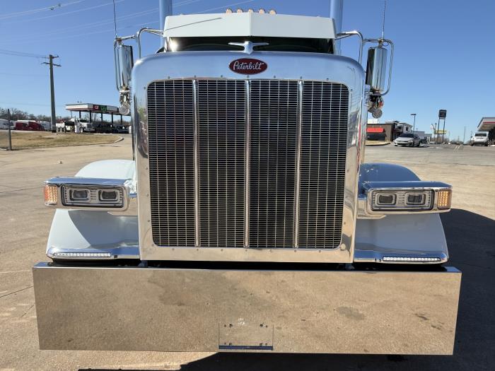 2027 Peterbilt 589-18